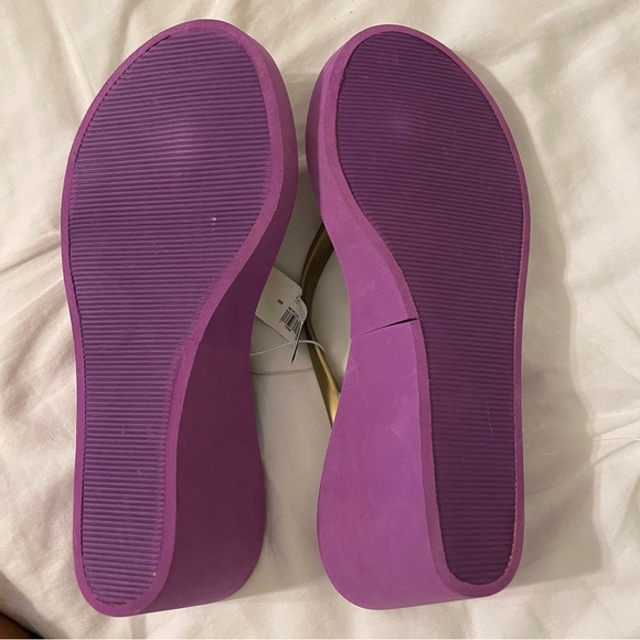 Old navy wedge flip flops-NWT! - Picture 4 of 5